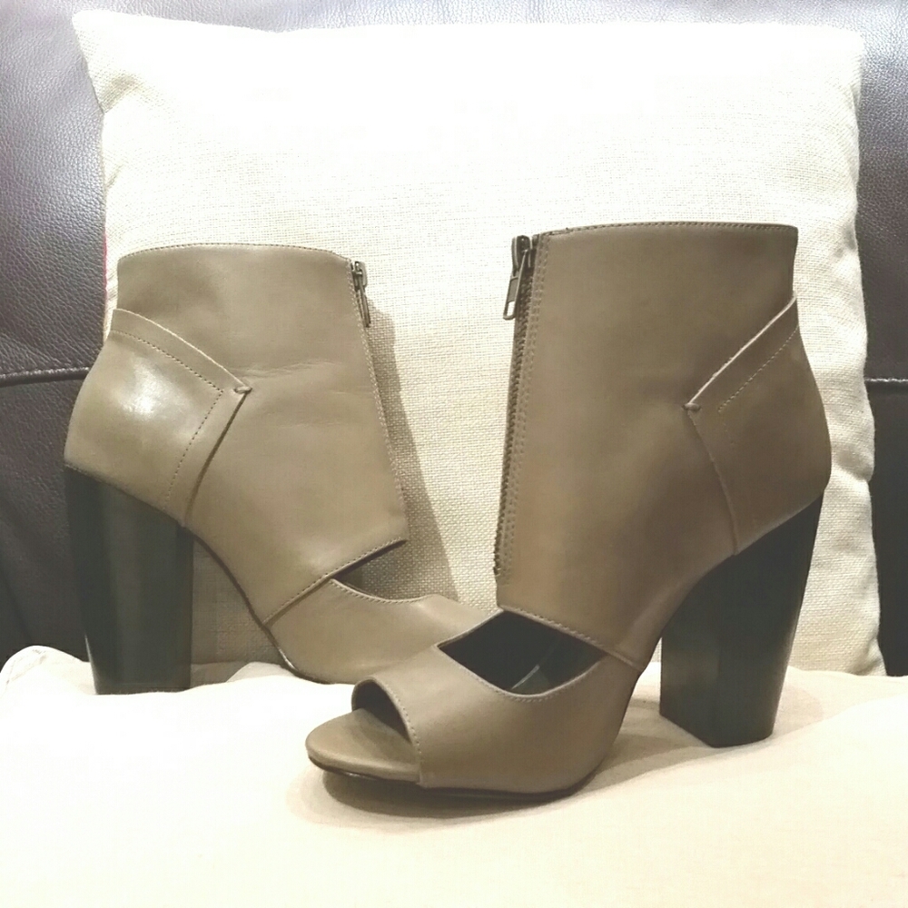 Kelsi Dagger open toe booties